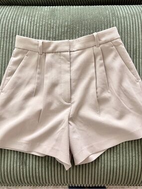 Abercrombie & Fitch High-Waist Cream Pleated Women’s Shorts